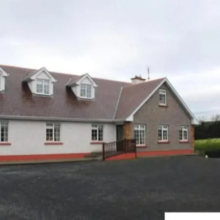 Spacious 6-bed House 10 Minutes From Knock Airport Ballaghaderreen