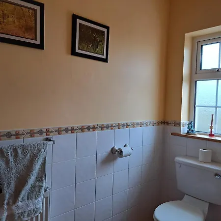 Spacious 6-bed House 10 Minutes From Knock Airport