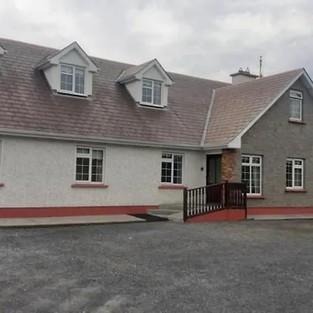 Hébergement de vacances Spacious 6-bed House 10 Minutes From Knock Airport Ballaghaderreen