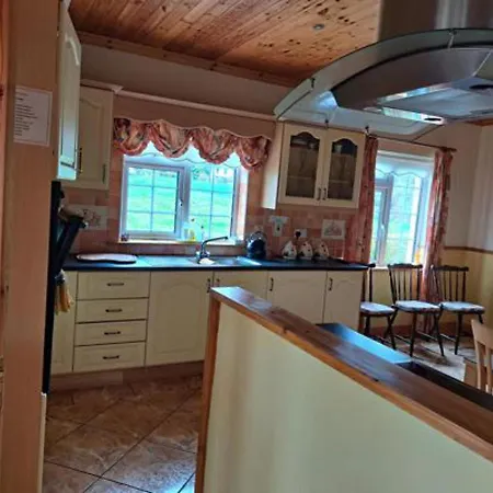 펜션 Spacious 6-bed House 10 Minutes From Knock Airport