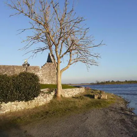 Spacious 6-bed House 10 Minutes From Knock Airport Баллахадеррин