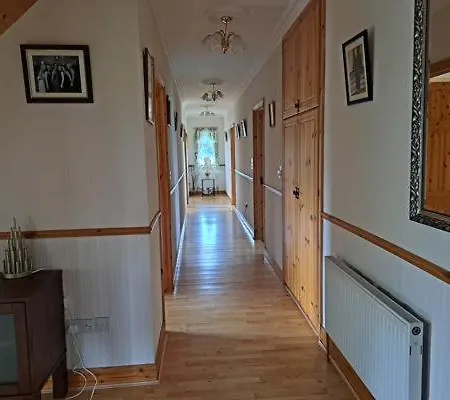 Spacious 6-bed House 10 Minutes From Knock Airport *