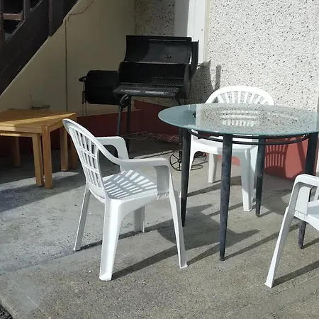 Vakantiehuis Spacious 6-bed House 10 Minutes From Knock Airport