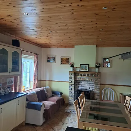 Spacious 6-bed House 10 Minutes From Knock Airport Ballaghaderreen