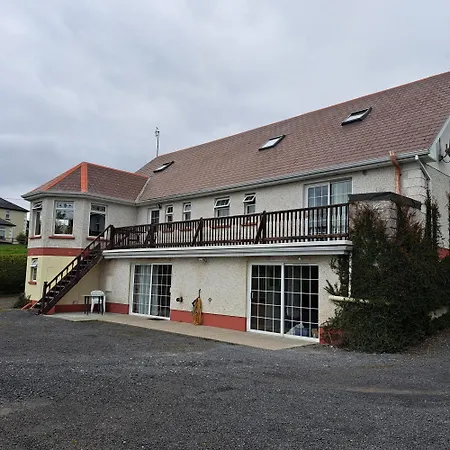 Spacious 6-bed House 10 Minutes From Knock Airport Vakantiehuis