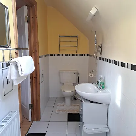 Spacious 6-bed House 10 Minutes From Knock Airport *