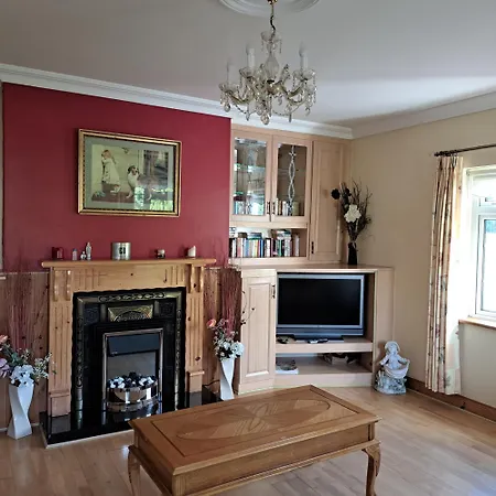 Spacious 6-bed House 10 Minutes From Knock Airport