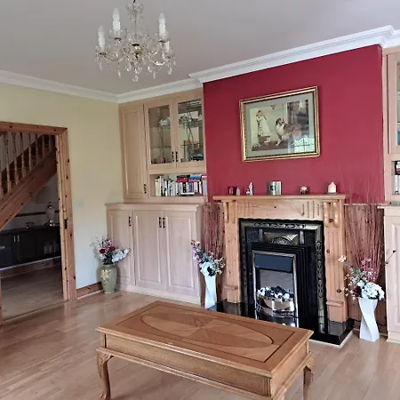 Hébergement de vacances Spacious 6-bed House 10 Minutes From Knock Airport