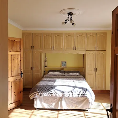 Spacious 6-bed House 10 Minutes From Knock Airport *