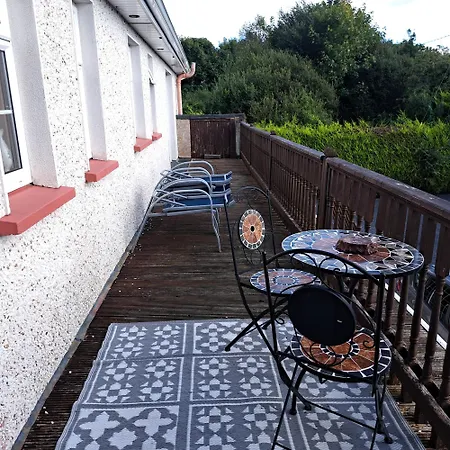 Spacious 6-bed House 10 Minutes From Knock Airport Hébergement de vacances Ballaghaderreen