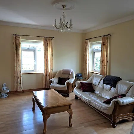 Spacious 6-bed House 10 Minutes From Knock Airport