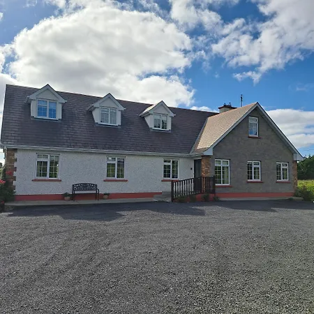 Spacious 6-bed House 10 Minutes From Knock Airport *