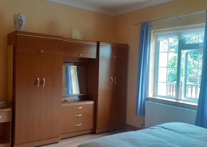 Spacious 6-bed House 10 Minutes From Knock Airport *