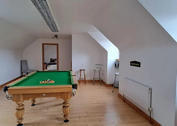 Spacious 6-bed House 10 Minutes From Knock Airport