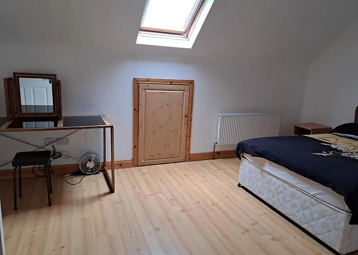 Feriehus Spacious 6-bed House 10 Minutes From Knock Airport Ballaghaderreen