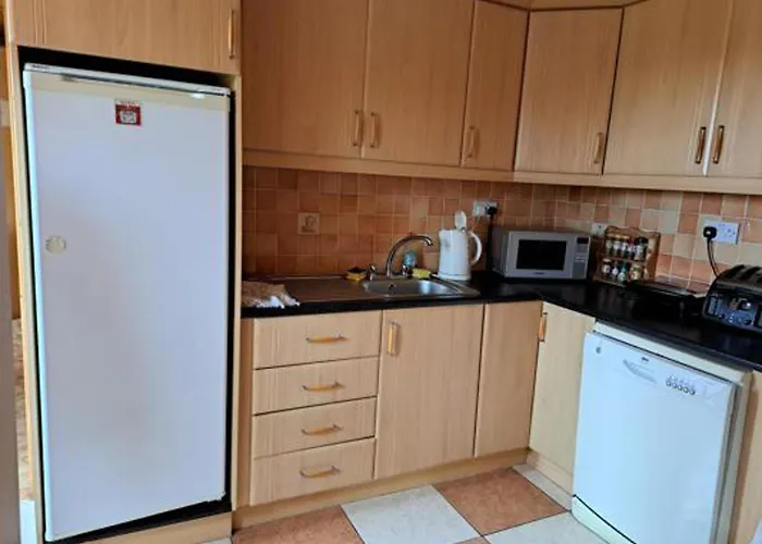 Spacious 6-bed House 10 Minutes From Knock Airport Hébergement de vacances