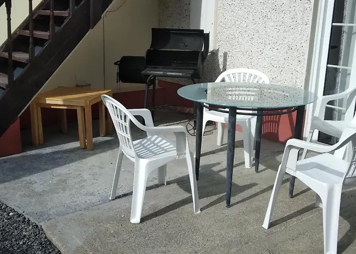 Feriehus Spacious 6-bed House 10 Minutes From Knock Airport