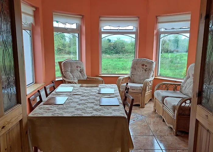 Spacious 6-bed House 10 Minutes From Knock Airport * Ballaghaderreen