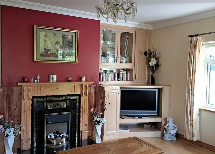 Spacious 6-bed House 10 Minutes From Knock Airport