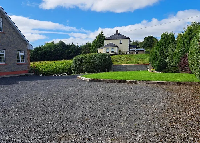 Spacious 6-bed House 10 Minutes From Knock Airport