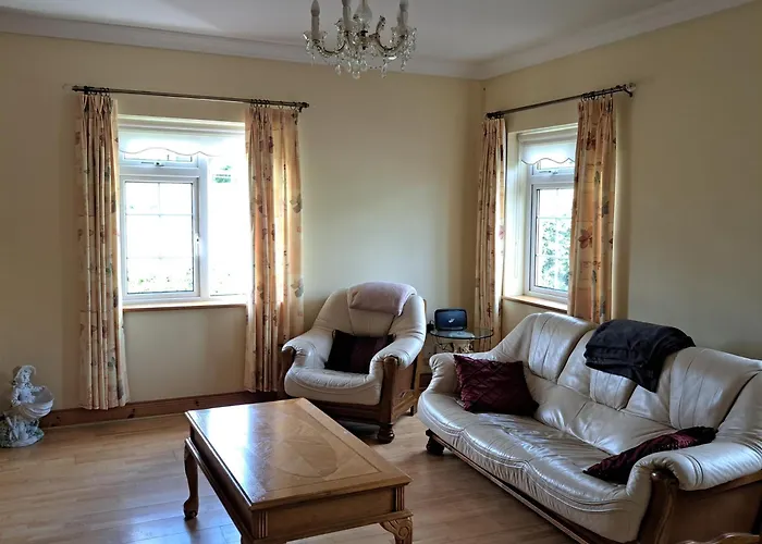 Spacious 6-bed House 10 Minutes From Knock Airport