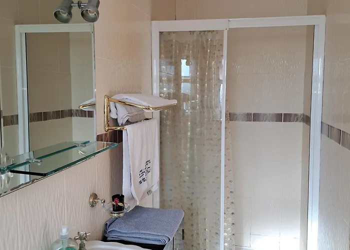 Spacious 6-bed House 10 Minutes From Knock Airport Feriehus