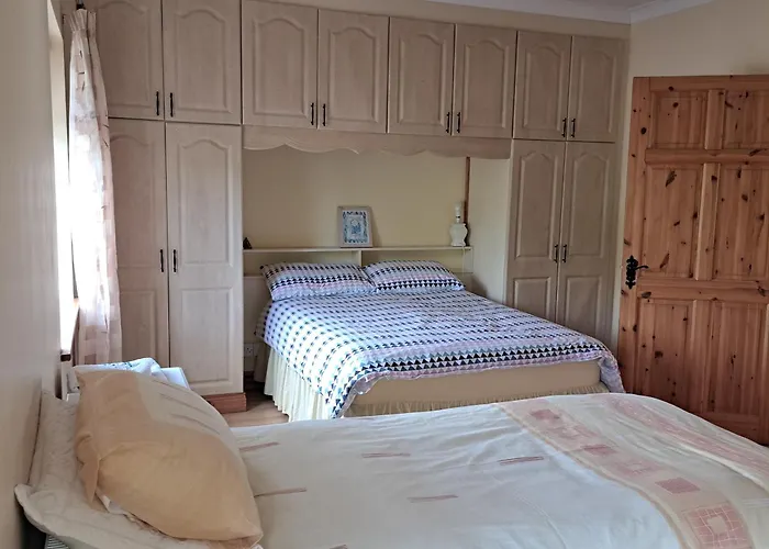 Spacious 6-bed House 10 Minutes From Knock Airport